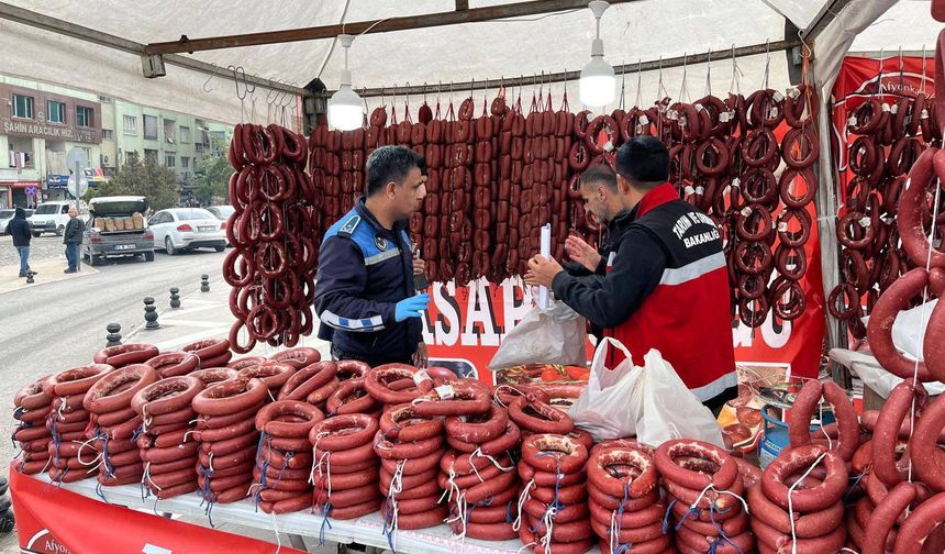 Urfa'da sahte sucuk operasyonu!