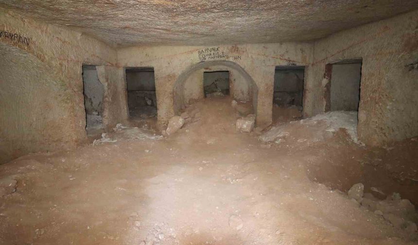 Suruç'ta kaya mezarı bulundu