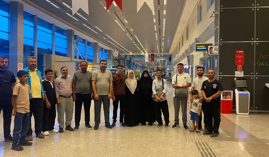 Urfa'da umre kazanan öğrenciler kutsal yolculuğa çıktı