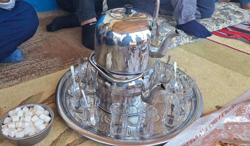 Siz hiç 5 litrelik çaydanlıkta çay içtiniz mi?