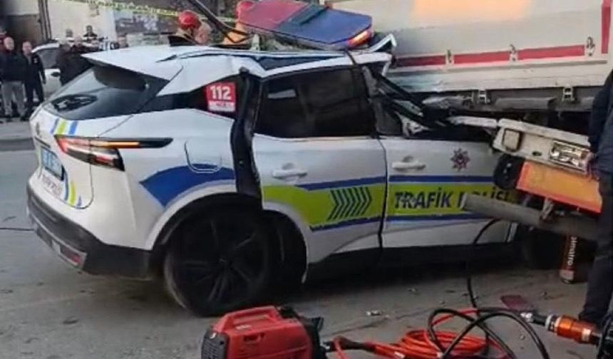 Polis Aracı Tıra Çarptı: 1 Şehit, 1 Polis Ağır Yaralı