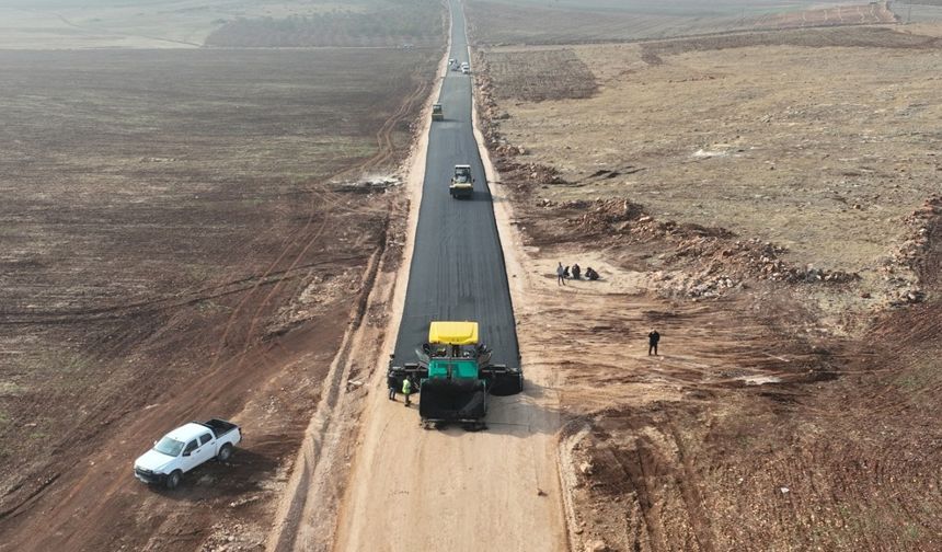 BAŞKAN GÜLPINAR’IN KIRSAL ASFALT HAMLESİNDE SON 15 KM!