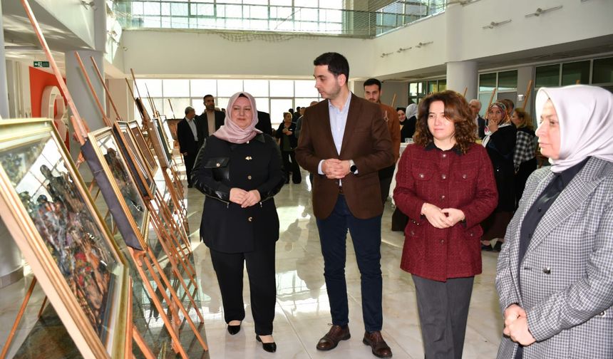 Emel Koşar'ın eserleri sanatseverlerin beğenisine sunuldu