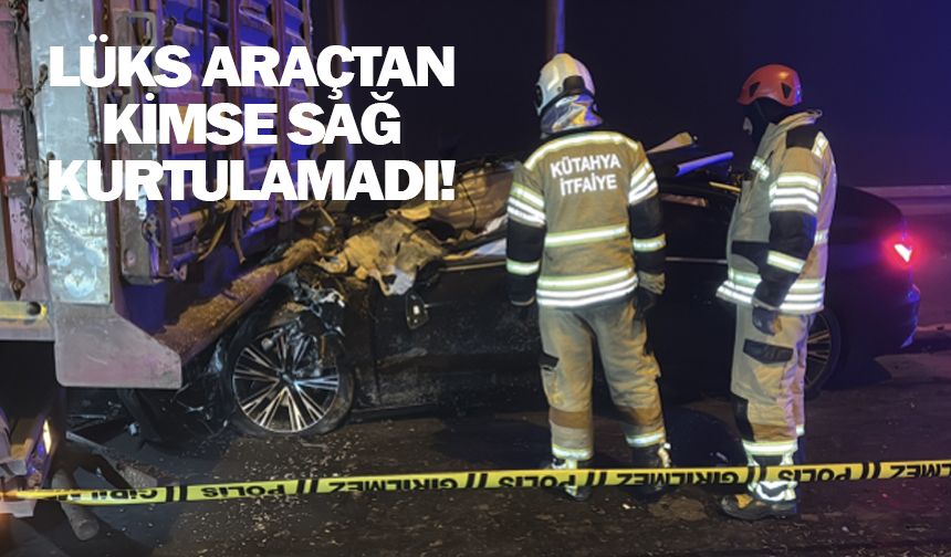 Feci Kaza: Otomobil Tıra Çarptı, 4 Ölü..