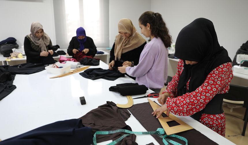 Şehitlik Millet Evi'nde kadınlara eğitim ve hobi desteği