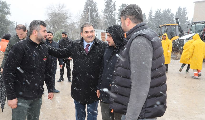 Başkan Canpolat ve ekibi sahada...