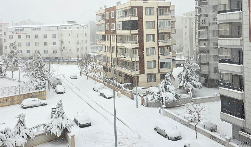 Şanlıurfa’da kar yağışı etkili oluyor