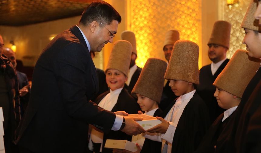 Müdür Aksoy’dan Minik Semazenlere Anlamı Hediye