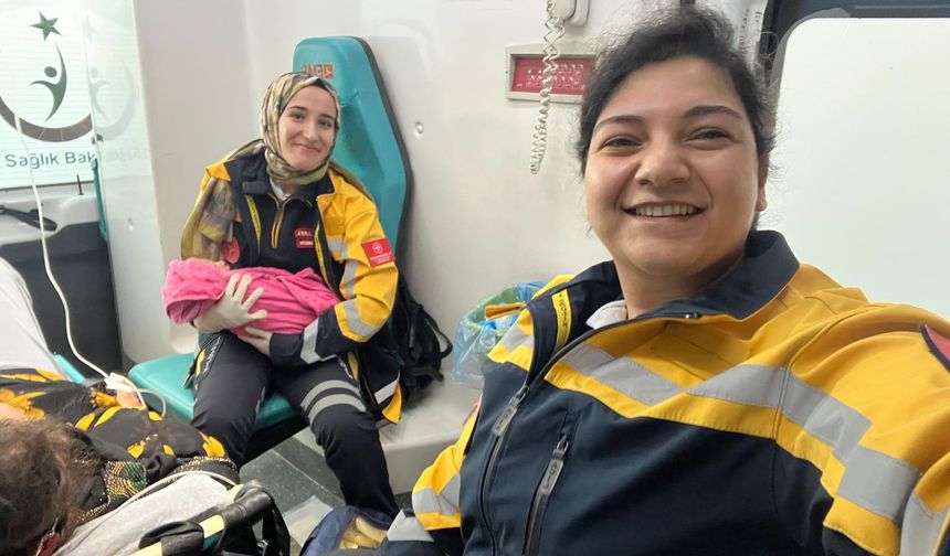 Urfa'da bir anne daha ambulansta doğum yaptı