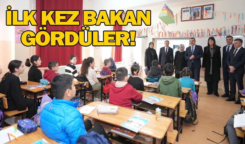 Bakan Tekin öğrencilerle buluştu