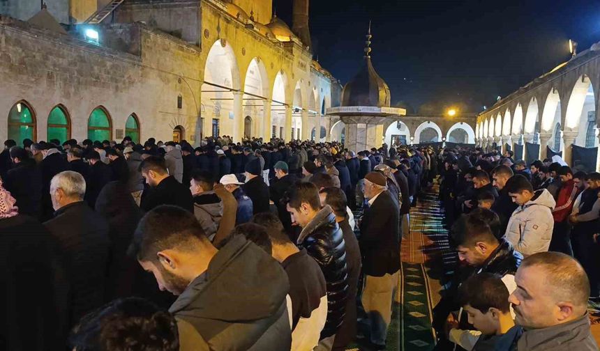 Kadir Gecesi Balıklıgöl doldu taştı