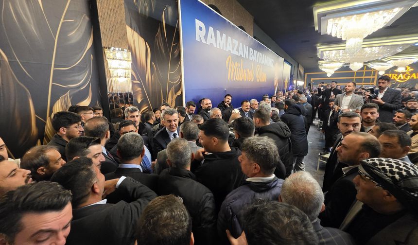 AK Parti'de bayramlaşma sevinci