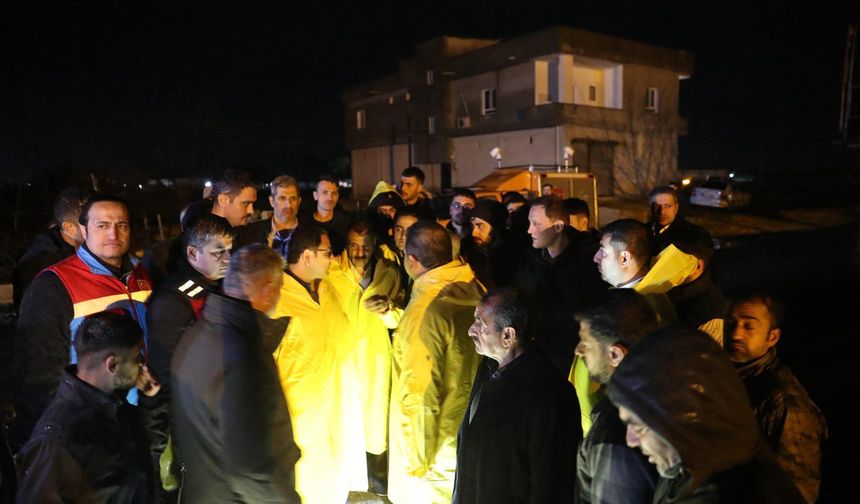 Başkan Canpolat ve ekibi gece boyunca sahadaydı