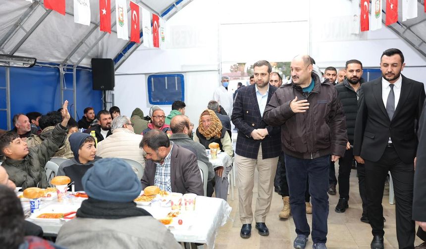 Başkan Gülpınar, iftar çadırında vatandaşlarla buluştu