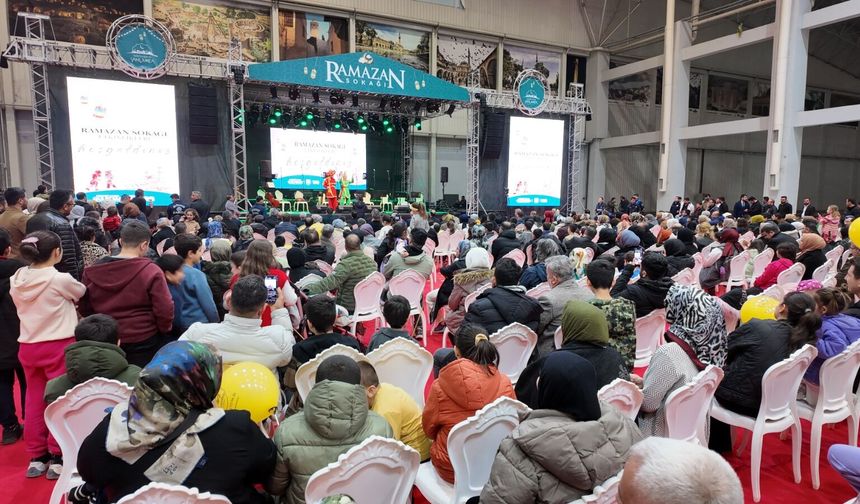 Urfa'da Ramazan sokağı dolu dolu geçiyor