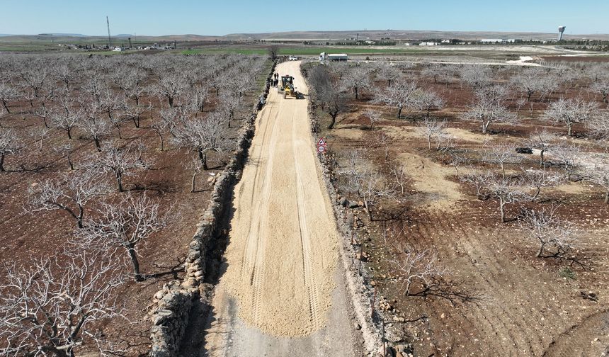 Karaköprü’de kırsal yollarda çalışmalar sürüyor