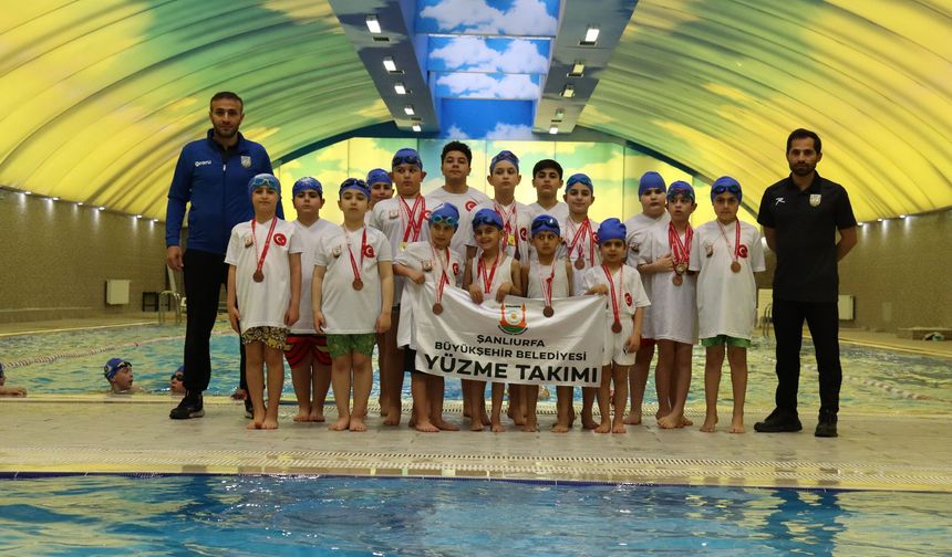 Şanlıurfa’da minik yüzücülerden 24 madalya