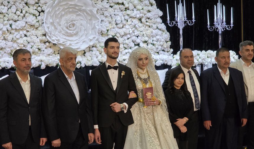 Bol şahitli düğün töreni...