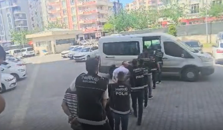 Şanlıurfa'da sokak satıcılarına şafak baskını: 13 tutuklama
