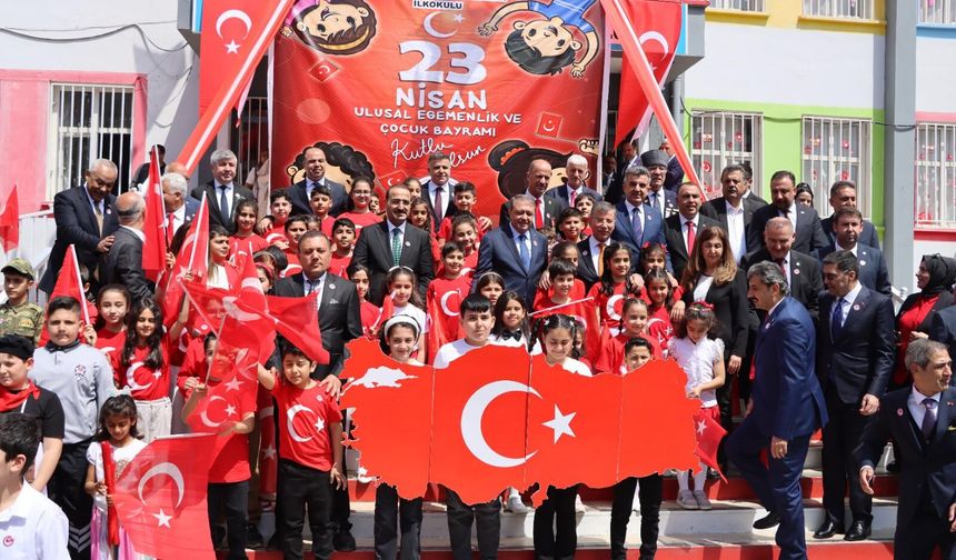 23 Nisan coşkusu okullarda renkli görüntülerle kutlandı!