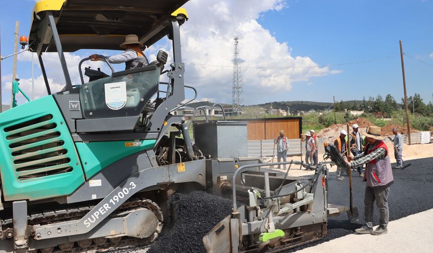 Büyükşehir, Buluntu Hoca Bulvarı’nda asfalt atağını sürdürüyor