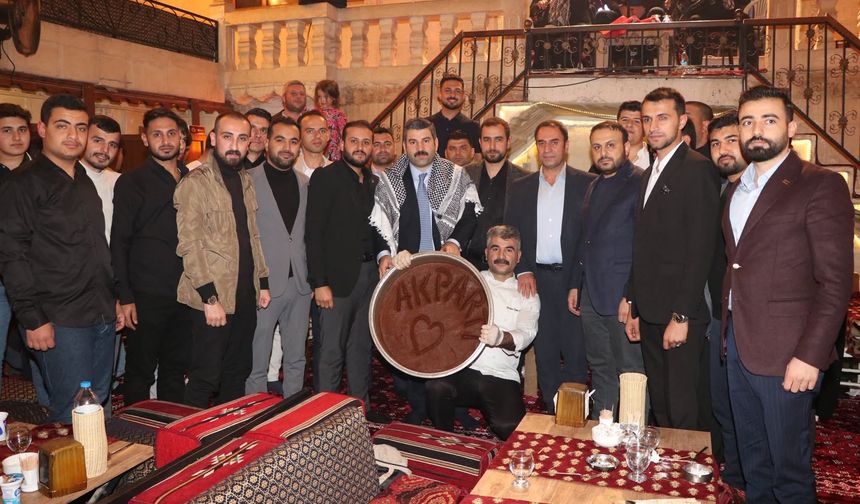 AK Partili gençler sıra gecesinde buluştu