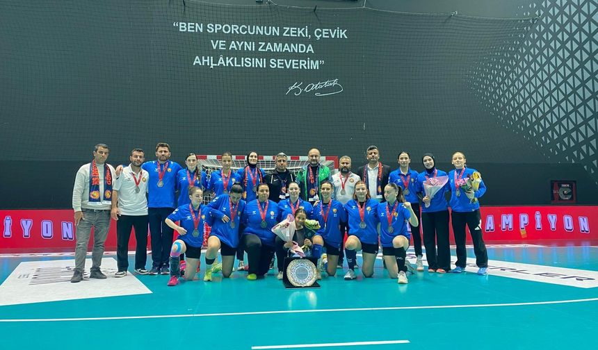 Güneşin Çocukları adını 1. Lig’e yazdırdı! Başkan Gülpınar yalnız bırakmadı