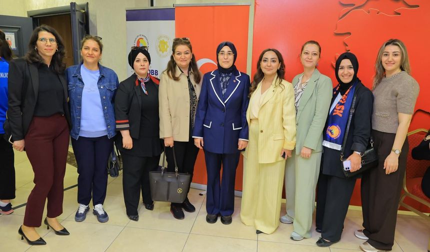 Zirvede Kadın Var etkinliği yoğun ilgi gördü