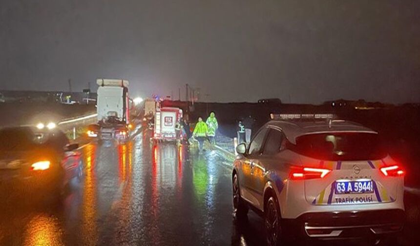 Siverek'te otomobil 20 metreden yuvarlandı