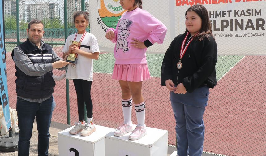 23 Nisan Tenis Turnuvası Ödül töreniyle sona erdi