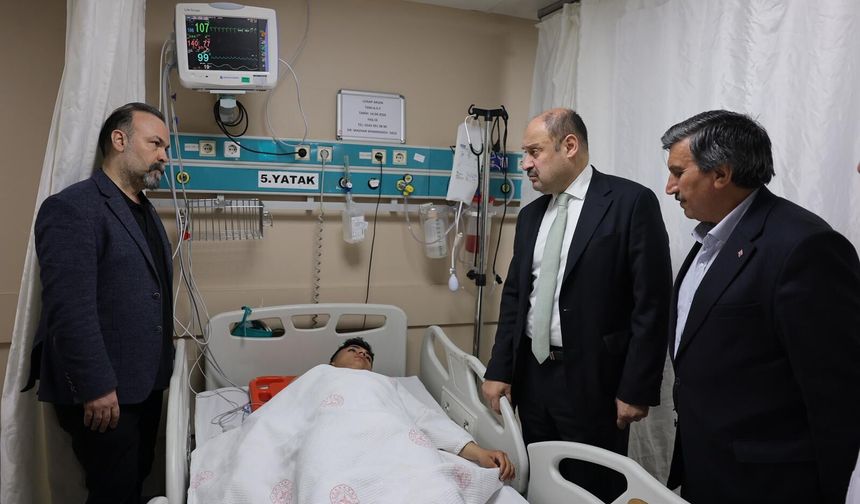 Başkan Gülpınar’dan yaralı öğrencilere ziyaret
