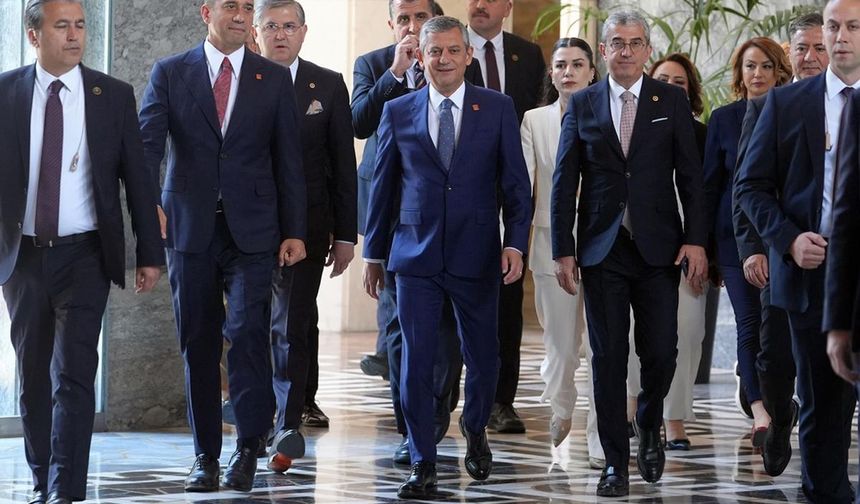 Özgür Özel'in yol haritası netleşti! Yeni parti için tarih belli oldu