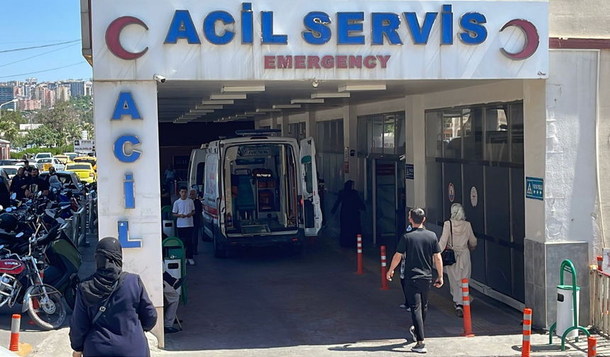 Şanlıurfa’da yolun karşısına geçmek isterken otomobil çarptı