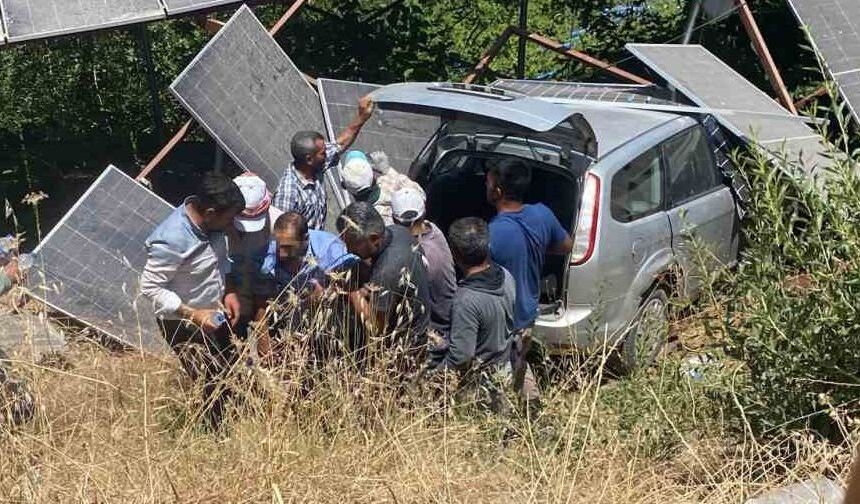 Birecik'te otomobil şarampole uçtu