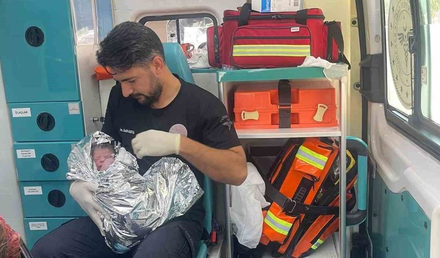 Urfa'da ambulansta bir doğum gerçekleşti