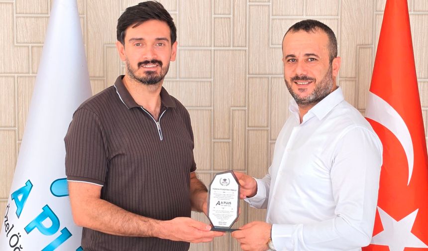 A Plus Özel Eğitim Kursu yılın iyi eğitimci ödülüne layık görüldü