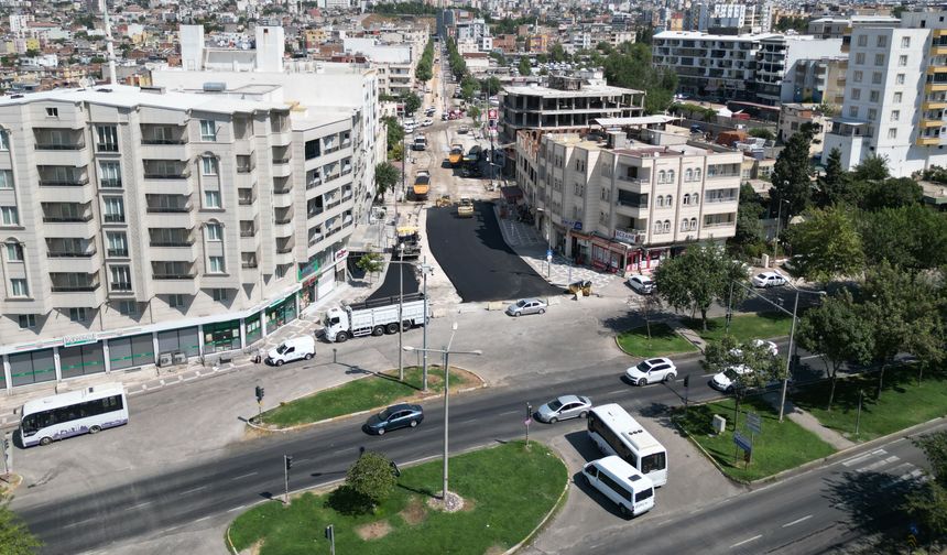 Adnan Menderes Caddesi sıcak asfaltla yenileniyor