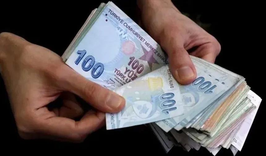 Paralar hesaplara yatıyor! Emeklilerin beklediği tarih netleşti