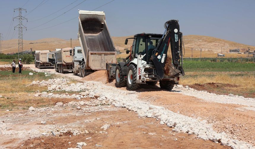 Haliliye'de kırsal yollar için çalışmalar hız kesmeden sürüyor