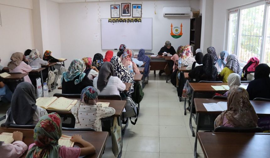 Şanlıurfa’da çocuklar yaz tatilini kur’an-ı kerim öğrenerek değerlendiriyor
