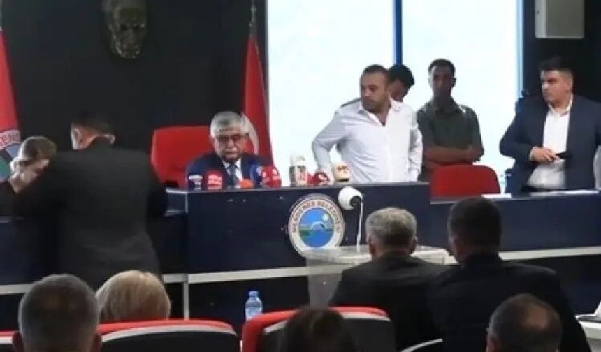 CHP ve YENİ Parti kavgasında Ak Parti kazandı