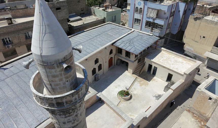 Tarihî Mahmut Paşa Camii yeniden ibadete açılıyor