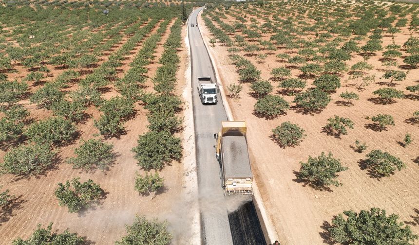 Büyükşehir’den Birecik’te 40 kilometrelik grup yoluna sathi asfalt