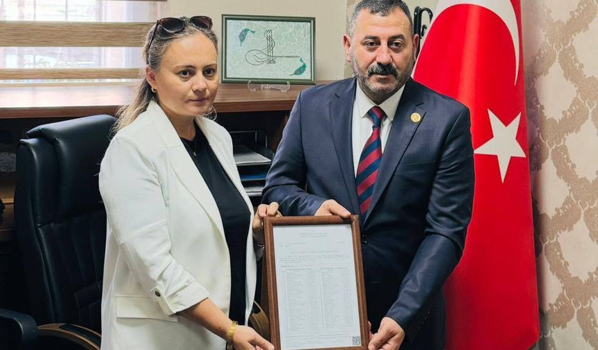 Mutlu mazbatasını aldı...
