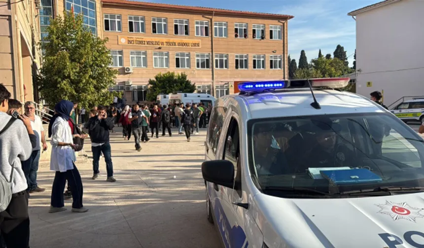Manisa'da okul önünde silahlı saldırı: yaralı öğrenciler var..