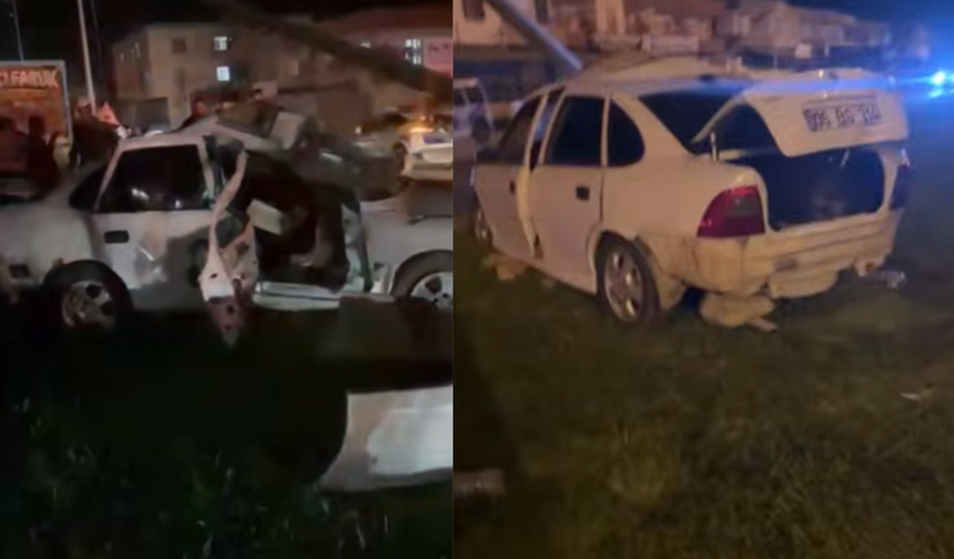 Şanlıurfa’da otomobil direğe çarptı: 3 kişi yaralandı