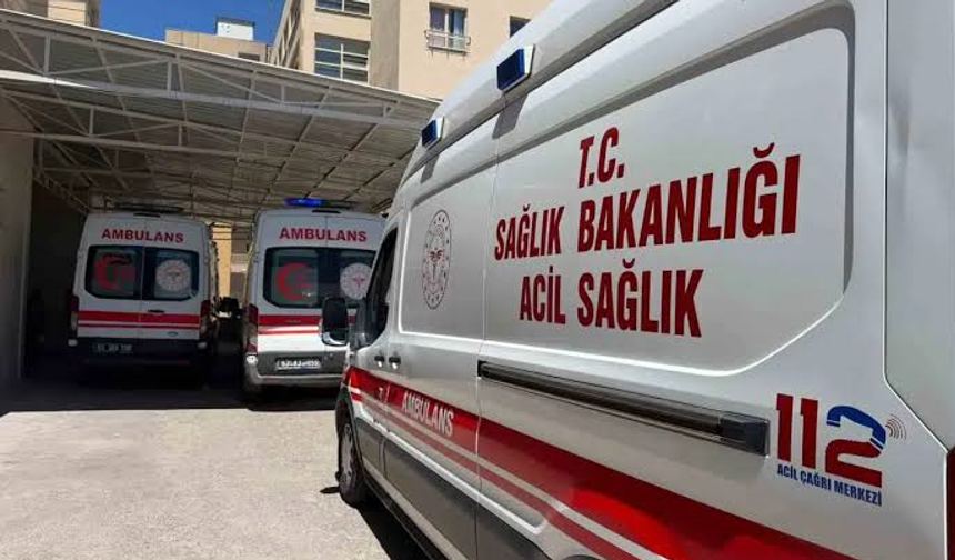 Birecik’te tıra çarpan otomobil hurdaya döndü: Sürücü ağır yaralandı