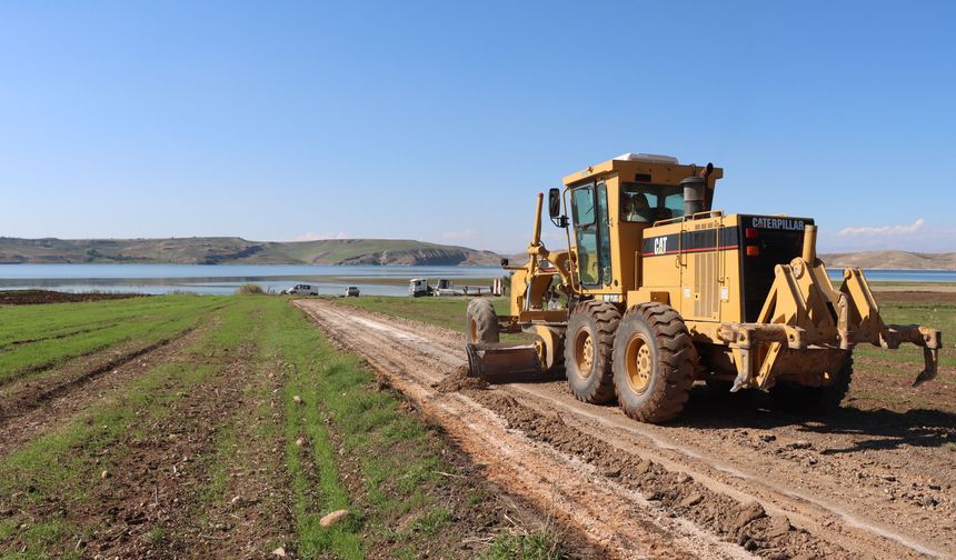 Büyükşehir, Hilvan’da 18 km’lik feribot yolunu yeniliyor