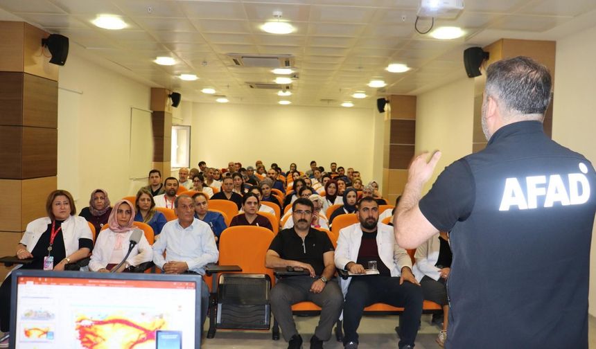 Harran Üniversitesi personeline afet eğitimi verildi