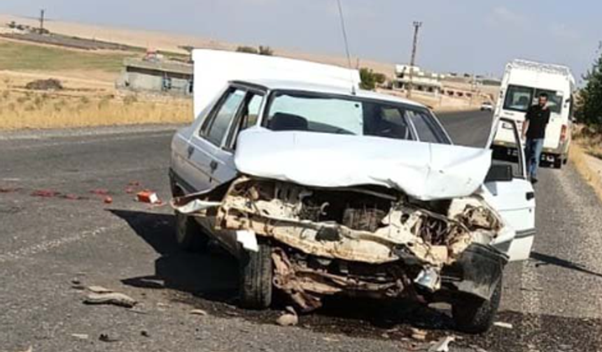 Harran’da iki otomobil çarpıştı: Yaralılar var